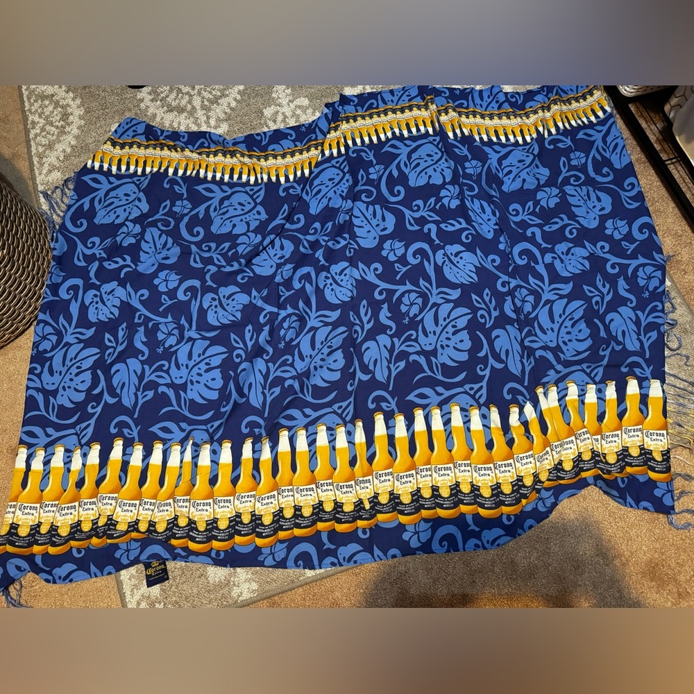 ⭐️Corona Extra⭐️ One Size Blanket⭐️Great condition!